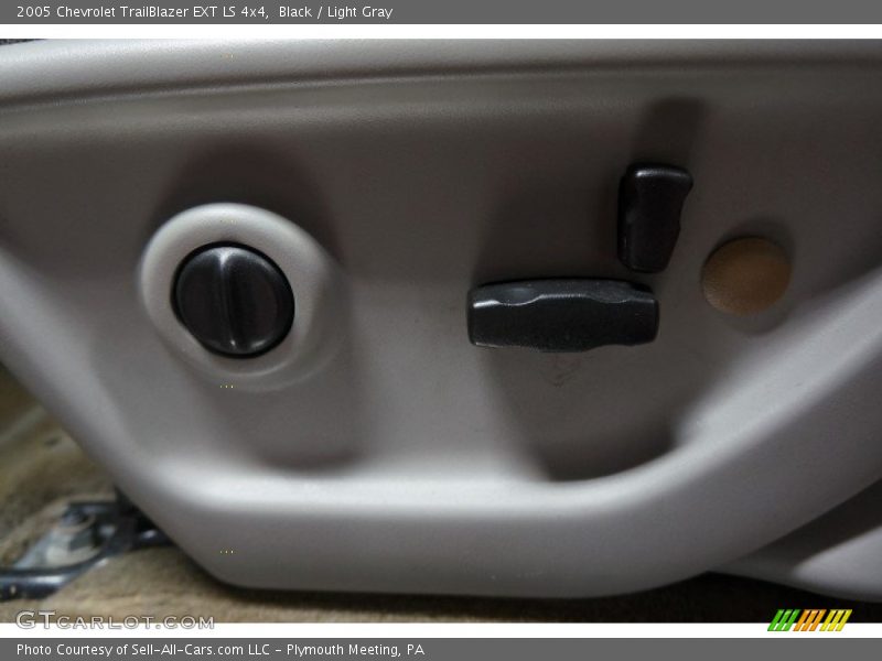 Black / Light Gray 2005 Chevrolet TrailBlazer EXT LS 4x4