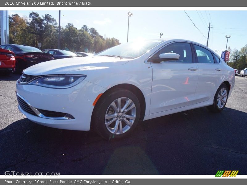 Bright White / Black 2016 Chrysler 200 Limited