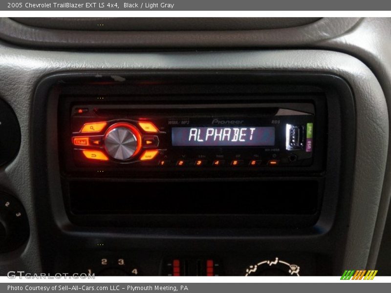 Black / Light Gray 2005 Chevrolet TrailBlazer EXT LS 4x4