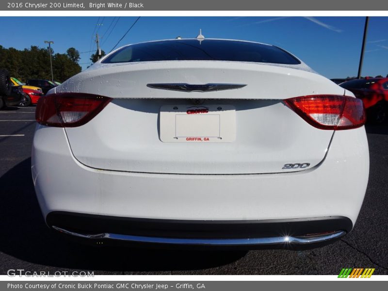 Bright White / Black 2016 Chrysler 200 Limited