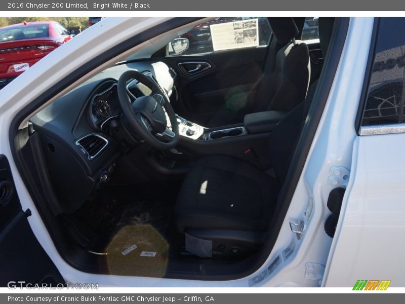 Bright White / Black 2016 Chrysler 200 Limited