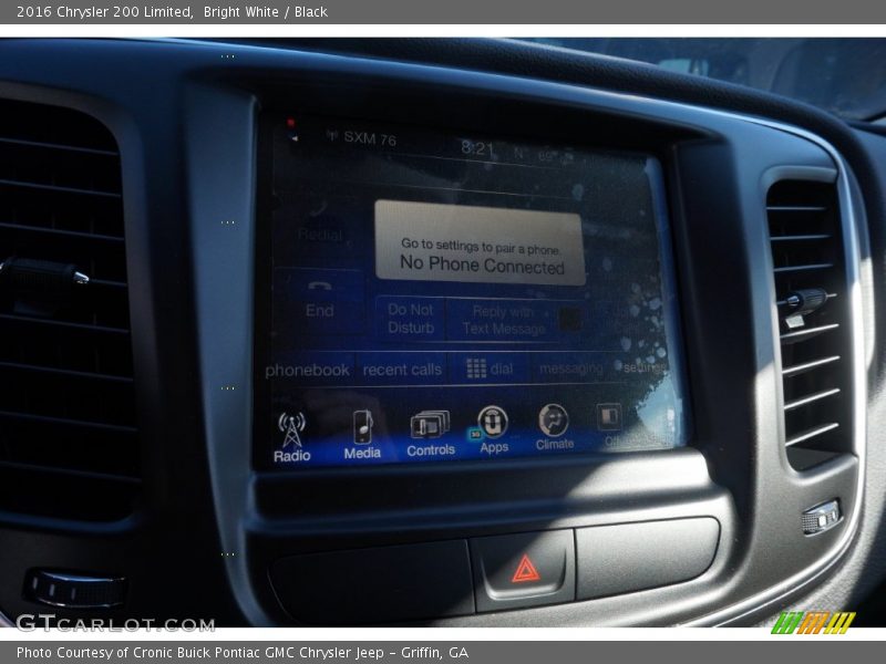 Bright White / Black 2016 Chrysler 200 Limited