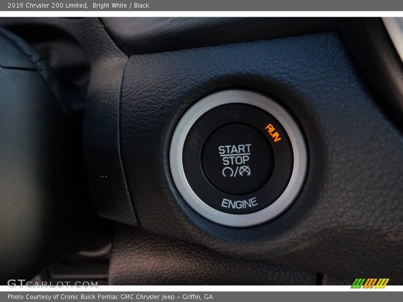 Bright White / Black 2016 Chrysler 200 Limited