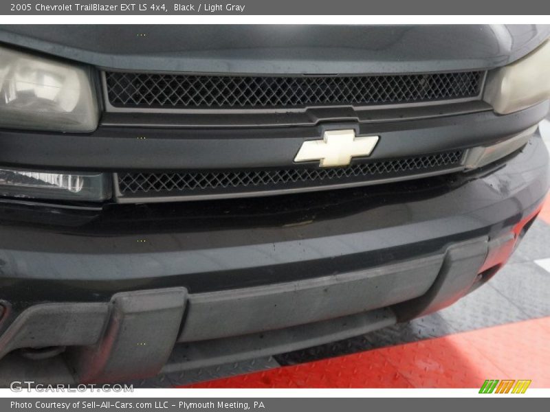 Black / Light Gray 2005 Chevrolet TrailBlazer EXT LS 4x4