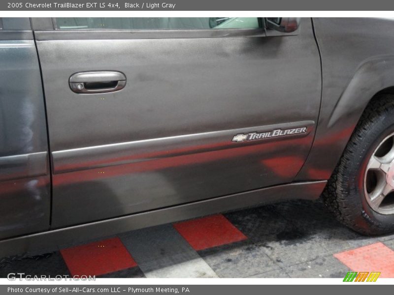 Black / Light Gray 2005 Chevrolet TrailBlazer EXT LS 4x4