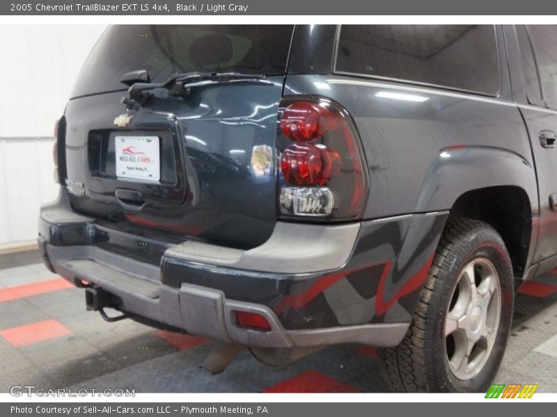 Black / Light Gray 2005 Chevrolet TrailBlazer EXT LS 4x4