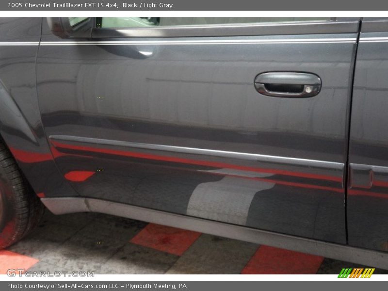 Black / Light Gray 2005 Chevrolet TrailBlazer EXT LS 4x4