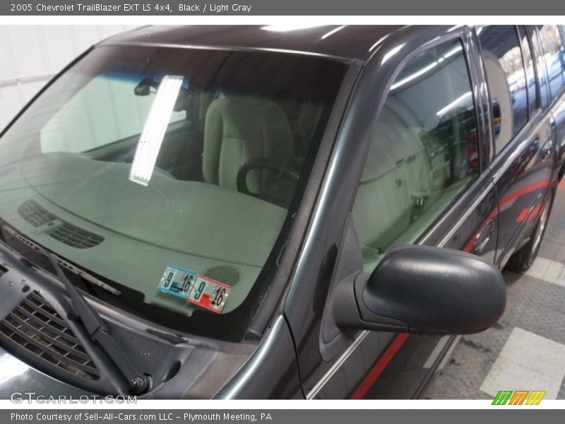 Black / Light Gray 2005 Chevrolet TrailBlazer EXT LS 4x4