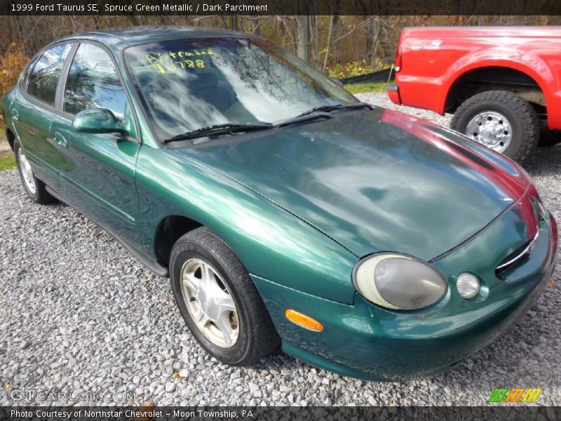 Front 3/4 View of 1999 Taurus SE