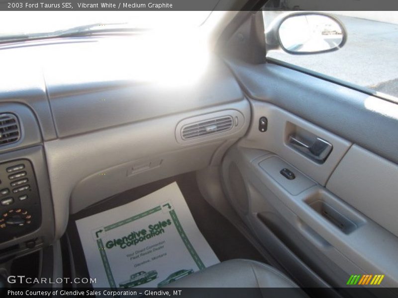 Vibrant White / Medium Graphite 2003 Ford Taurus SES