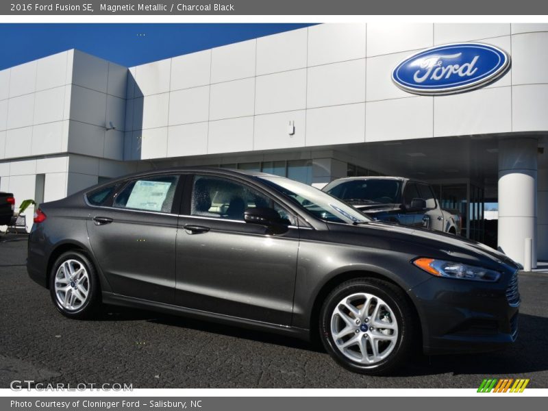 Magnetic Metallic / Charcoal Black 2016 Ford Fusion SE