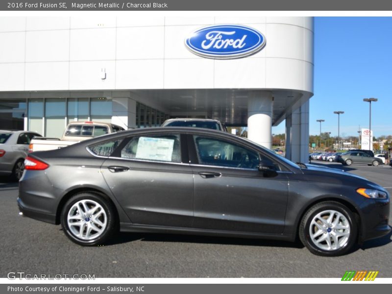 Magnetic Metallic / Charcoal Black 2016 Ford Fusion SE