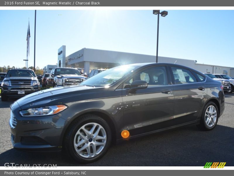 Magnetic Metallic / Charcoal Black 2016 Ford Fusion SE