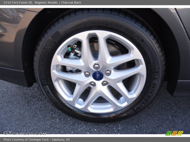 Magnetic Metallic / Charcoal Black 2016 Ford Fusion SE