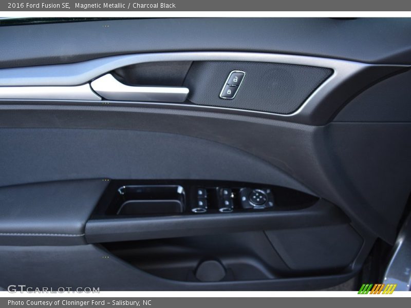 Magnetic Metallic / Charcoal Black 2016 Ford Fusion SE