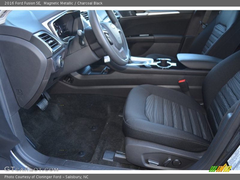 Magnetic Metallic / Charcoal Black 2016 Ford Fusion SE