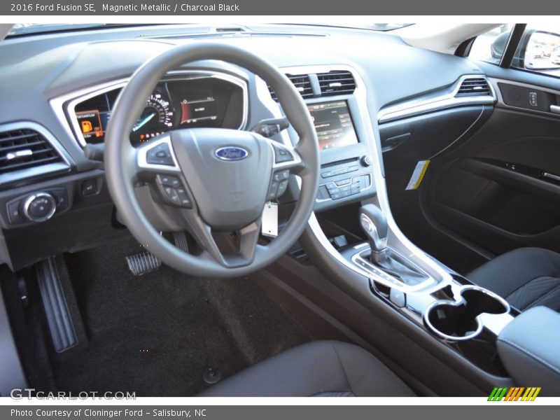 Magnetic Metallic / Charcoal Black 2016 Ford Fusion SE