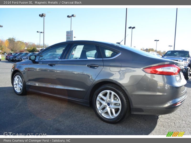 Magnetic Metallic / Charcoal Black 2016 Ford Fusion SE