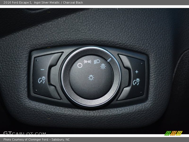 Ingot Silver Metallic / Charcoal Black 2016 Ford Escape S