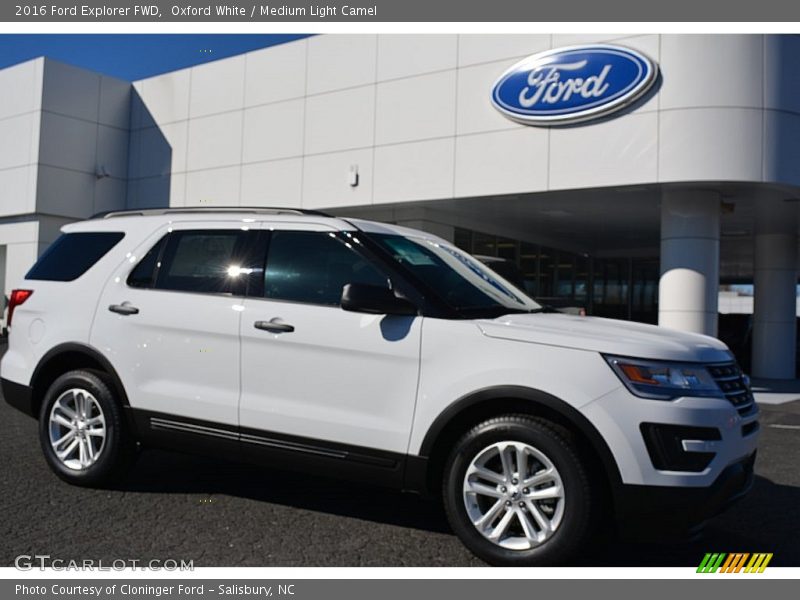 Front 3/4 View of 2016 Explorer FWD