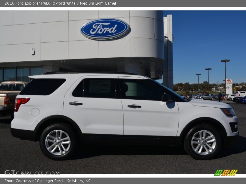 Oxford White / Medium Light Camel 2016 Ford Explorer FWD