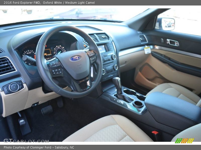 Oxford White / Medium Light Camel 2016 Ford Explorer FWD