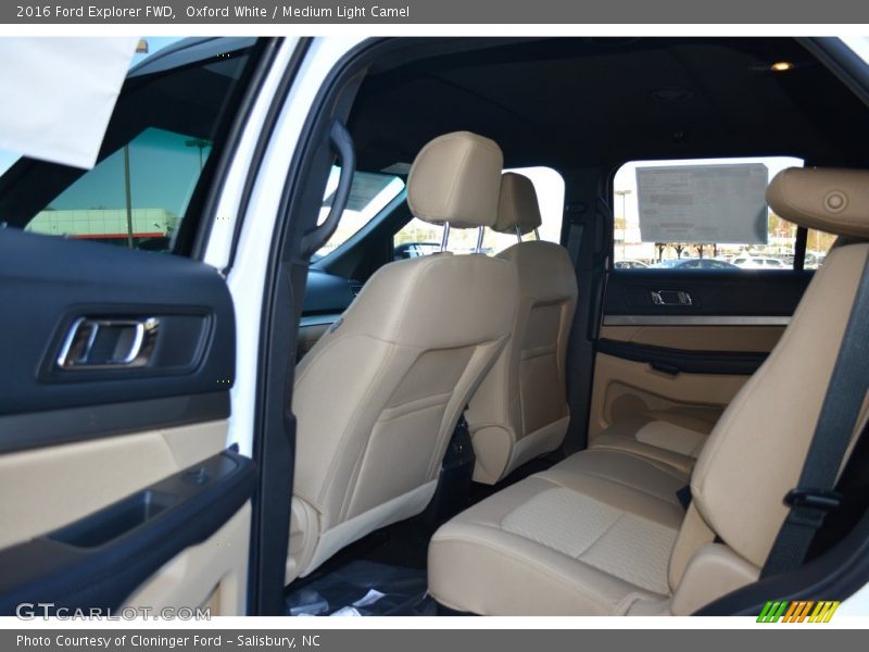 Oxford White / Medium Light Camel 2016 Ford Explorer FWD