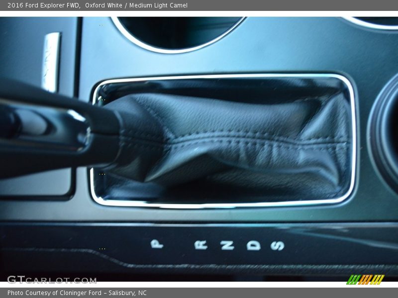 Oxford White / Medium Light Camel 2016 Ford Explorer FWD