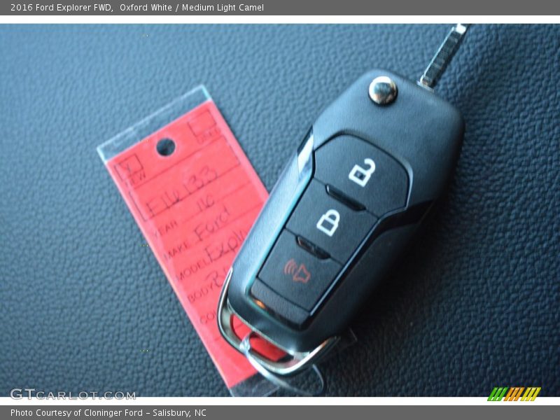 Oxford White / Medium Light Camel 2016 Ford Explorer FWD