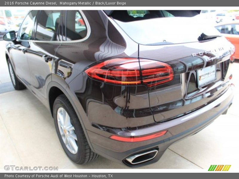 Mahogany Metallic / Black/Luxor Beige 2016 Porsche Cayenne Diesel