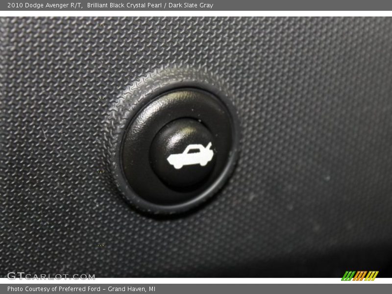 Brilliant Black Crystal Pearl / Dark Slate Gray 2010 Dodge Avenger R/T