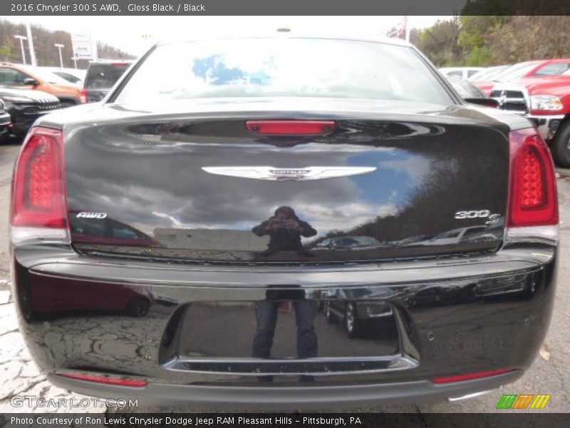 Gloss Black / Black 2016 Chrysler 300 S AWD