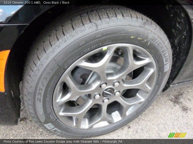  2016 300 S AWD Wheel