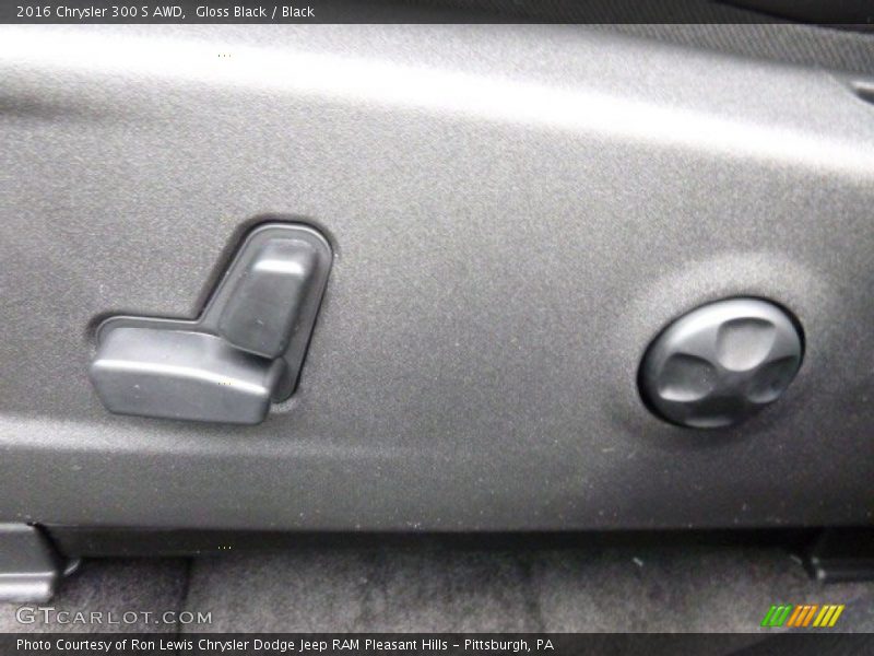 Gloss Black / Black 2016 Chrysler 300 S AWD