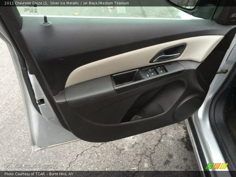 Silver Ice Metallic / Jet Black/Medium Titanium 2011 Chevrolet Cruze LS