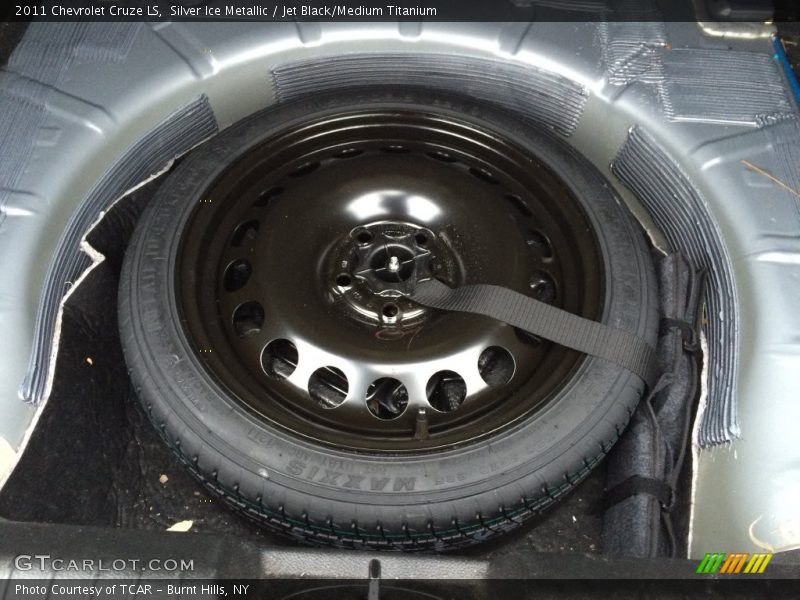 Silver Ice Metallic / Jet Black/Medium Titanium 2011 Chevrolet Cruze LS