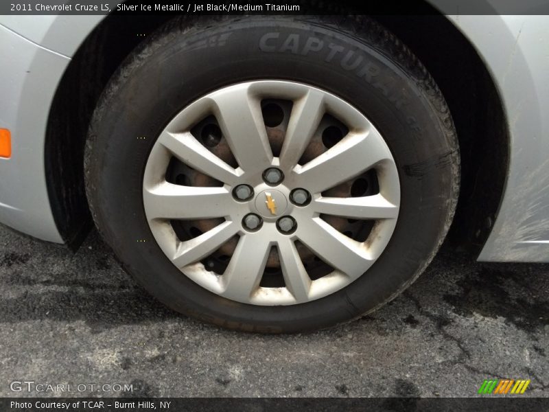 Silver Ice Metallic / Jet Black/Medium Titanium 2011 Chevrolet Cruze LS