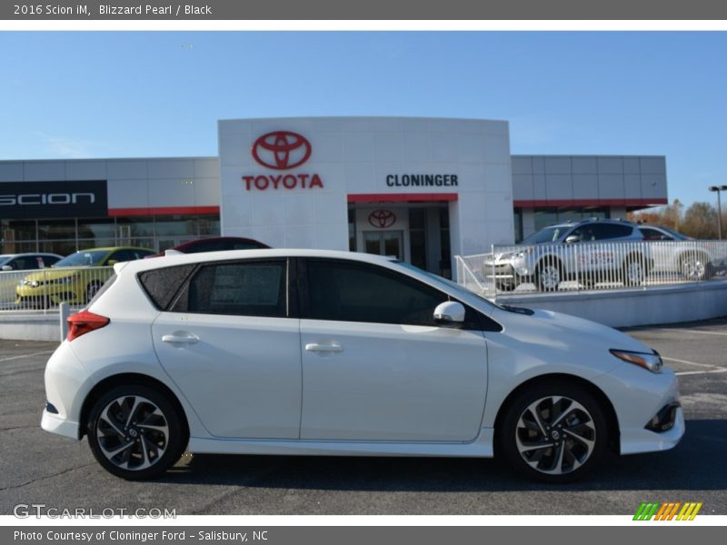 Blizzard Pearl / Black 2016 Scion iM