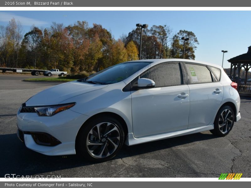 Blizzard Pearl / Black 2016 Scion iM