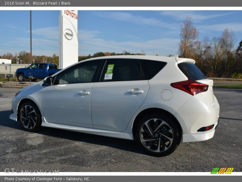 Blizzard Pearl / Black 2016 Scion iM