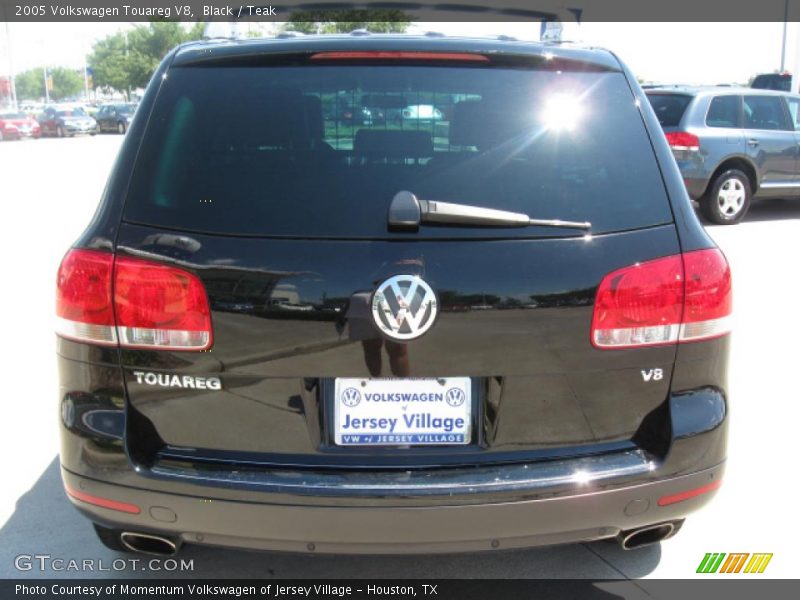 Black / Teak 2005 Volkswagen Touareg V8