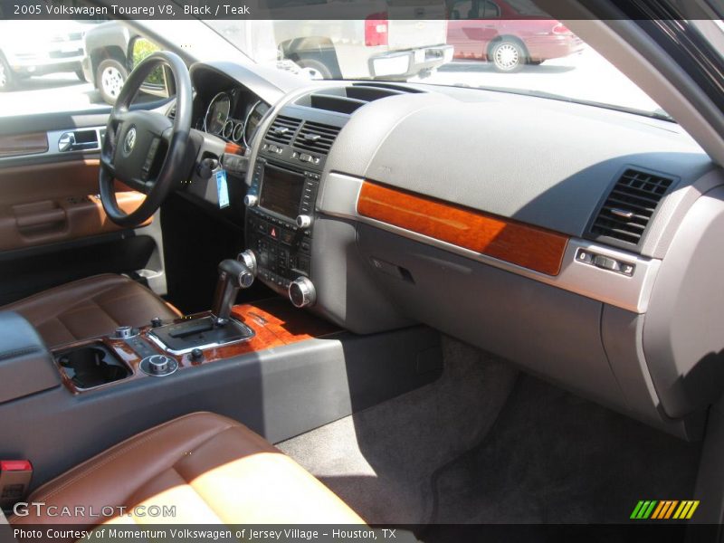 Black / Teak 2005 Volkswagen Touareg V8