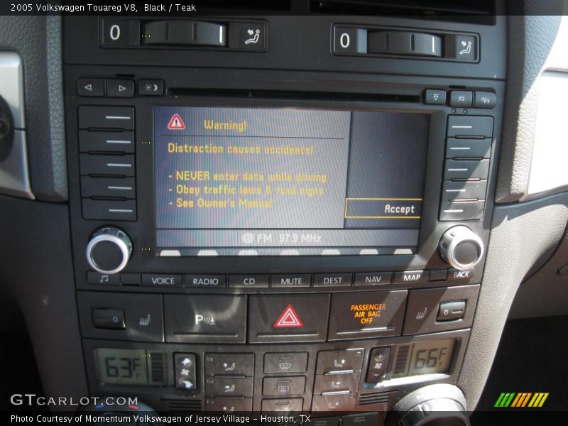Black / Teak 2005 Volkswagen Touareg V8