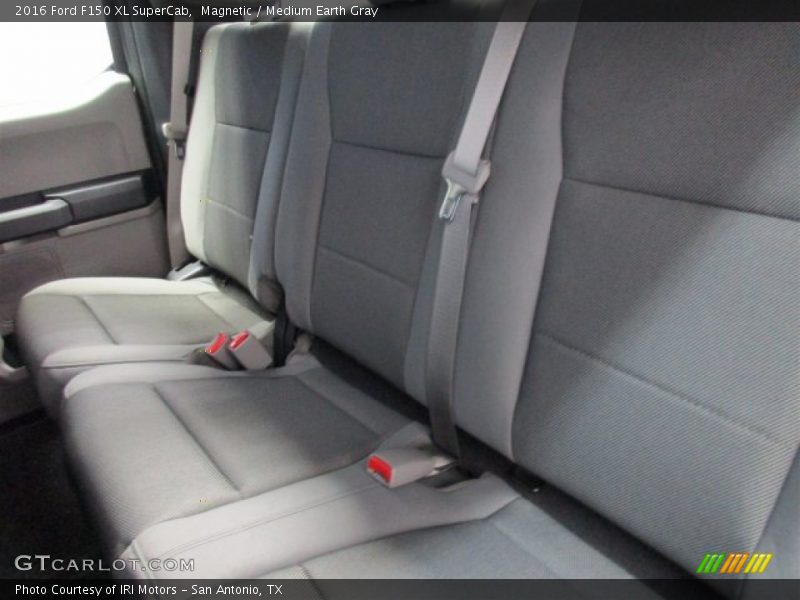 Magnetic / Medium Earth Gray 2016 Ford F150 XL SuperCab