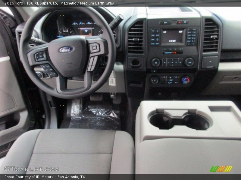 Magnetic / Medium Earth Gray 2016 Ford F150 XL SuperCab
