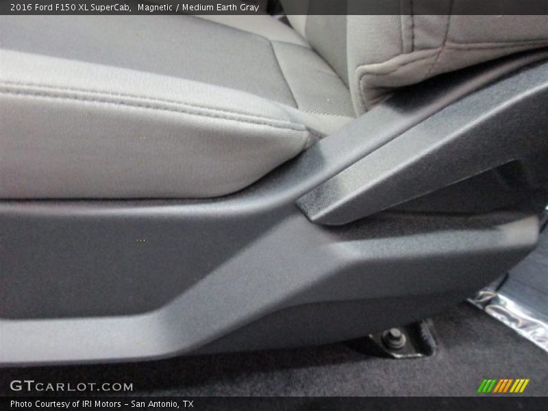 Magnetic / Medium Earth Gray 2016 Ford F150 XL SuperCab