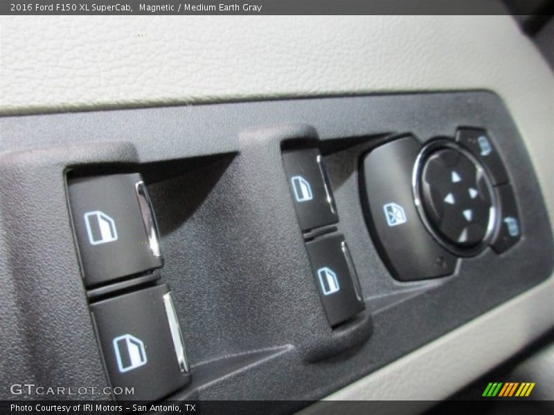 Magnetic / Medium Earth Gray 2016 Ford F150 XL SuperCab