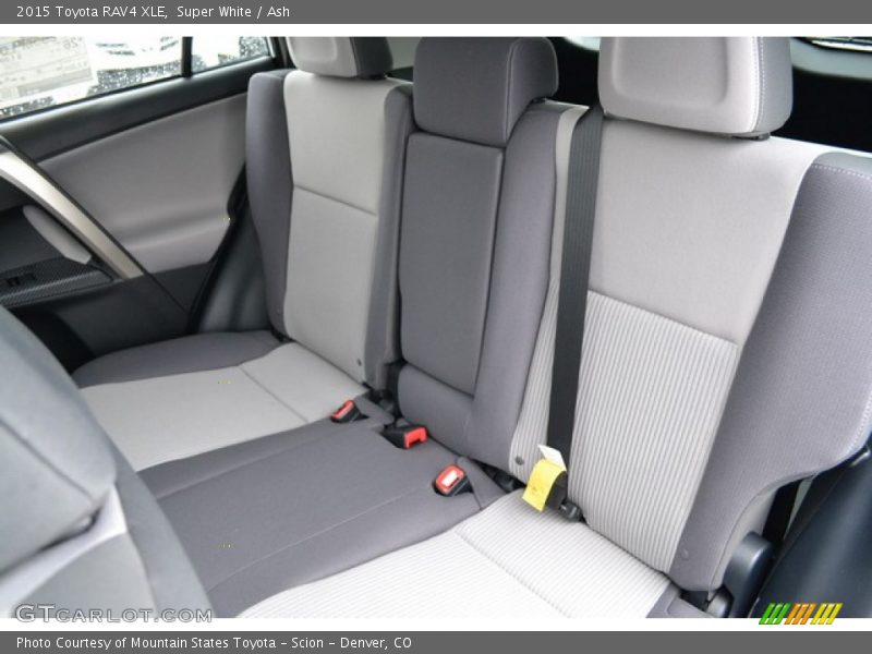 Super White / Ash 2015 Toyota RAV4 XLE