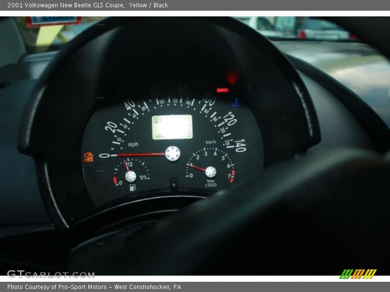 Yellow / Black 2001 Volkswagen New Beetle GLS Coupe