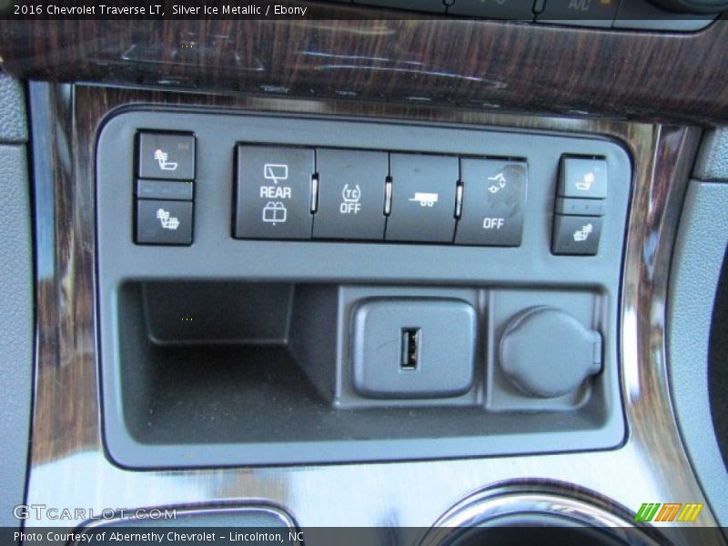 Silver Ice Metallic / Ebony 2016 Chevrolet Traverse LT